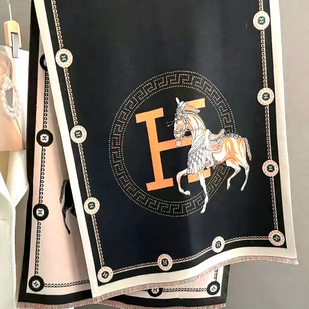 Equestrian‎ Luxury H Women's High-End Knit Scarf, Elegant Fall & Winter